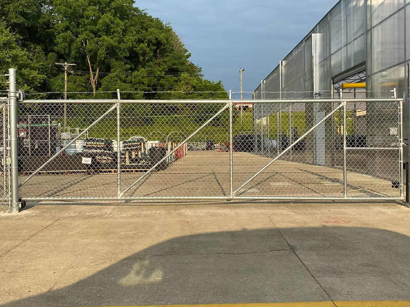 Commercial chain-link sliding gate